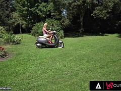 LEZ CUTIES - Pin-Up Lesbian Picnic With Darcia Lee, Cherry Kiss,  Zazie Skymm!