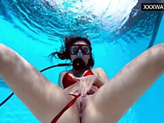 Dildo, Fingern, Freundin, Hd, Ungarisch, Orgasmus, Pool, Spielzeuge