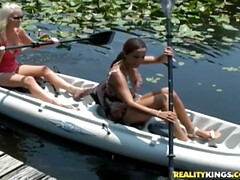 Tetona, Besar, Latina, Lamidas, Tetas naturales, Al aire libre, Perforación, Coño