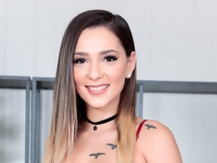 Sucer une bite, Brunette brune, Éjaculer dans la bouche, Branlette thaïlandaise, Léchez, Pov, Tatouage, Nénés