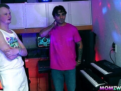 Grosse titten, Braunhaarige, Schwanz, Gruppe, Hardcore, Hd, Reif, Stiefmutter