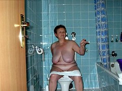 Enthousiasteling, Omie, Masturbatie, Moeder die ik wil neuken, Tieten likken