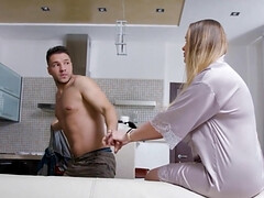 18 ans, Sucer une bite, Plantureuse, Attrapée, Branlette thaïlandaise, Mature, Russe, Belle mère