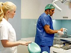 Gros cul, Grosse bite, Blonde, Sucer une bite, En levrette, Seins naturels, Adolescente, Nénés