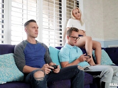 Большая жопа, Затыкание рта, Подружка, Натуральные сиськи, Пирсинг, Развязные, Сиськи, Влажная