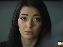 Chambre à dormir, Branlette thaïlandaise, Embrassement, Piercing, Maigrichonne, Avaler, Tatouage, Adolescente