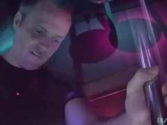 Brunette brune, Tir de sperme, Faciale, Lingerie, Plan cul à trois