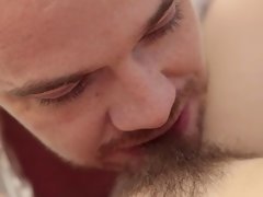 Blasen, Braunhaarige, Hundestellung, Fingern, Handjob, Natürlichen titten, Jungendliche (18+), Titten