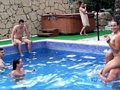 Amateur, Sucer une bite, Club, Doigter, Groupe, Branlette thaïlandaise, Orgie, De plein air