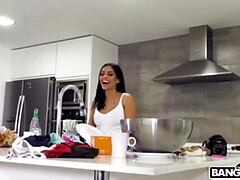 In den arsch, Braunhaarige, Hd, Hausmädchen, Pov, Tätowierung