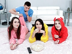 Mamada, Morena, Grupo, Orgía, Afeitado, Flaco, Adolescente, Tetas