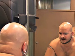 ぽっちゃり, デカチン, フェラチオ, ゲイ, 毛深い, 異人種間, ピアス, 馬乗り