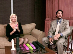 Mère que j'aimerais baiser, Jouets