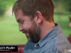 Pijpbeurt, Bruinharig, Diep in de keel, Vies, Hondjeshouding, Vingeren, Hd, Moeder die ik wil neuken