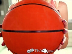 18 ans, Blonde, Sucer une bite, Faciale, Hard, Maigrichonne, Adolescente, Nénés