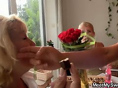 2 femmes 1 homme, Mamie, Mature, Maman, Réalité, Criant, Plan cul à trois, Jouets