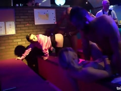 黒人, 手コキする, キス, なめる, 女子高生, フェラする, スインガー, 教師