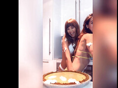 Жопа, Брюнетки, Домашнее видео, На кухне, Лесбиянка, Натуральные, Дразнящие, Сиськи