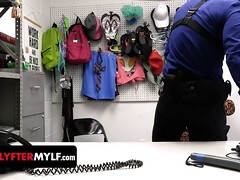 Arsch, Grosser arsch, Milf, Büro, Pov, Schüchtern, Dürr, Titten