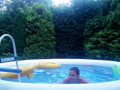 Amateur, Pareja, Maduro, Desnudo, Al aire libre, Piscina, Público, Ducha
