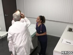 Arzt, Schwarz, Krankenschwester, Büro, Pervers, Muschi, Jungendliche (18+), Flotter dreier