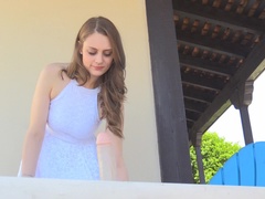 Танцы, Платье, Экстремальный секс, Каблуки, Мастурбация, Оргазм, На публике, Под юбкой