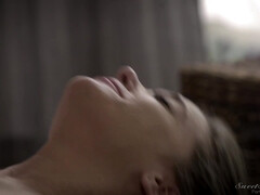 18 ans, Grosse bite, Brunette brune, Poilue, Seins naturels, Chatte, Rugueux, Adolescente