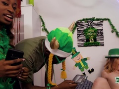 Stellung 69, Blasen, Studentenwohnheim, Absätze, Party, Piercing, Schlucken, Tätowierung