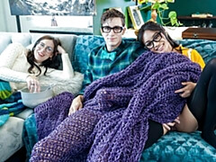 Азиатки, Большой член, Минет, Собачьи, Межрасовый секс, Натуральные сиськи, Тощие, Сиськи