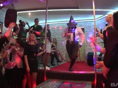 Blonde, Sucer une bite, Brunette brune, Fétiche, Groupe, Lingerie, Mature, Réalité