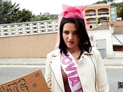 Leie, Grosser arsch, Grosse titten, Braunhaarige, Pov, Öffentlich, Dürr, Titten