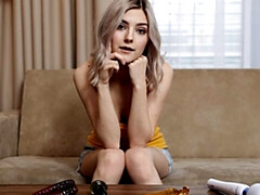 18 jaar, Enthousiasteling, Grote kont, Blond, Seksspeelgoed, Vingeren, Mager, Tiener