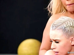 Grosse titten, Blondine, Betrug, Freundin, Natürlichen titten, Muschi, Tätowierung, Titten