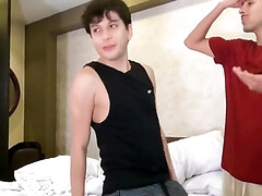 18 años, Anal, Verga grande, Corridas, Garganta profunda, Peludo, Músculo, Estrella porno