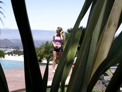 Blonde, Plantureuse, Tromperie, Faciale, Nue  à poil, Seins naturels, De plein air, Voyeur