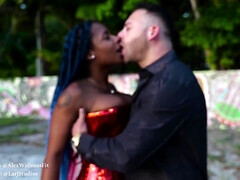 Enthousiasteling, Bruinharig, Rondborstig, Sperma shot, Diep in de keel, Moeder die ik wil neuken, Kousen, Tieten likken