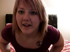 Schlafzimmer, Grosser arsch, Grosse titten, Fingern, Masturbation, Kurzes haar, Solo, Entkleiden