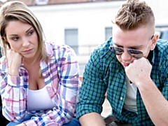 Grosse bite, Sucer une bite, Brunette brune, En levrette, Maigrichonne, Adolescente, Nénés, Toilettes