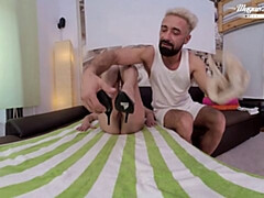 Entre bastidores, Tetas grandes, Morena, Condón, Corridas, Estilo perrito, Hd, Tacones