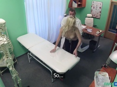 医者, バック, 手コキする, なめる, 看護婦, オフィス, オマンコ, ユニフォーム