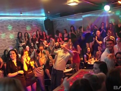 Bruinharig, Europees, Fetisj, Groep, Interraciaal, Ondergoed, Rijpe lesbienne, Realiteit