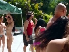 Amateur, Sucer une bite, Tir de sperme, En levrette, Fête