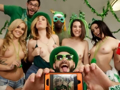 Arsch, Gruppe, Handjob, Hardcore, Orgie, Party, Rasiert, Tätowierung