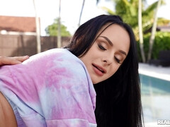 Amateur, Gros seins, Sucer une bite, Faciale, Bâillonner, Hard, De plein air, Piscine