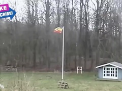 Любители, Застукали, В первый раз, Два парня и девушка, Голышом, Короткая стрижка, Втроем, Подглядывание