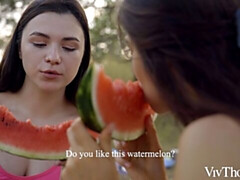 18 летние, Пальцем, Поцелуи, Лизание, Белье, На природе, Киски, Стриптизерша