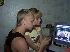 18 jahre, Leie, Blasen, Gehörnter ehemann, Hardcore, Hd, Realität, Titten