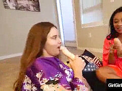 Брюнетки, Пальцем, Поцелуи, Лесбиянка, Белье, Мастурбация, Оргазм, Игрушки