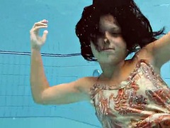 Красотки, Бикини, Волосатые, На природе, Бассейн, На публике, Молоденькие, Под водой