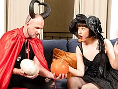 Beautiful hottie Sandy Cheeks feels a long dick in her shaved pussy